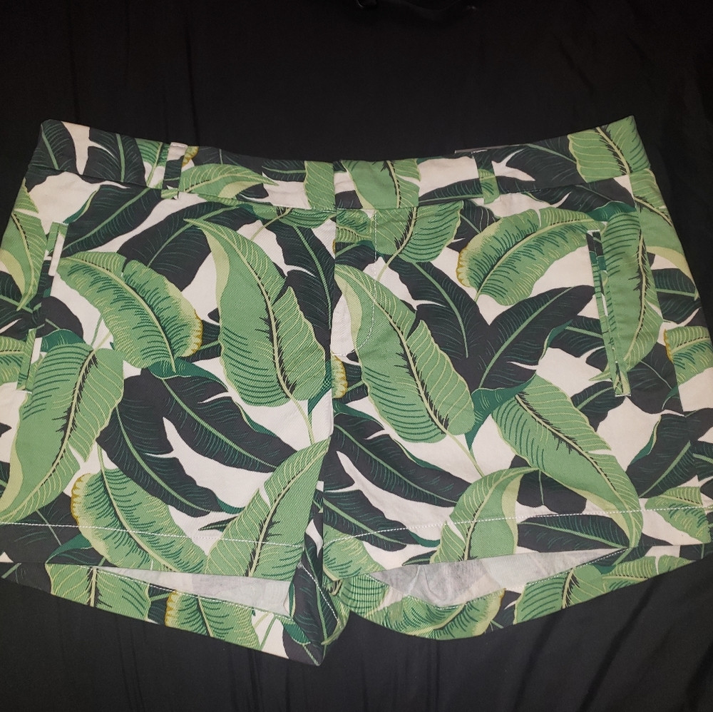 Women's Banana Leaf Short Shorts
